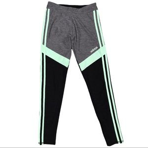 Adidas Girls Active/Athletic Leggings in a Size 14
